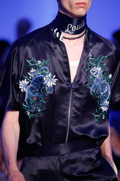 Look 60